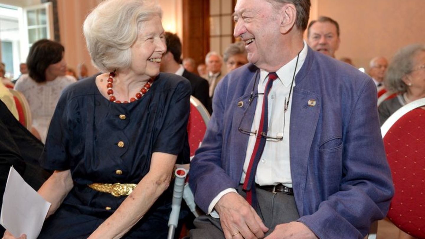 Geigerin Alice Harnoncourt (l) mit ihrem Mann, dem Dirigenten Nikolaus Harnoncourt. Foto: Barbara Gindl/APA/dpa