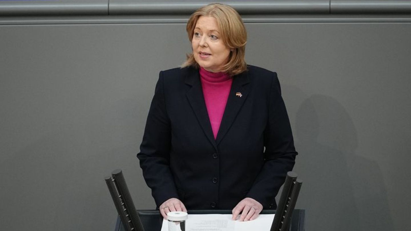 Bundestagspräsidentin Bärbel Bas möchte, dass der Bundestag kinderfreundlicher wird. Foto: Kay Nietfeld/dpa