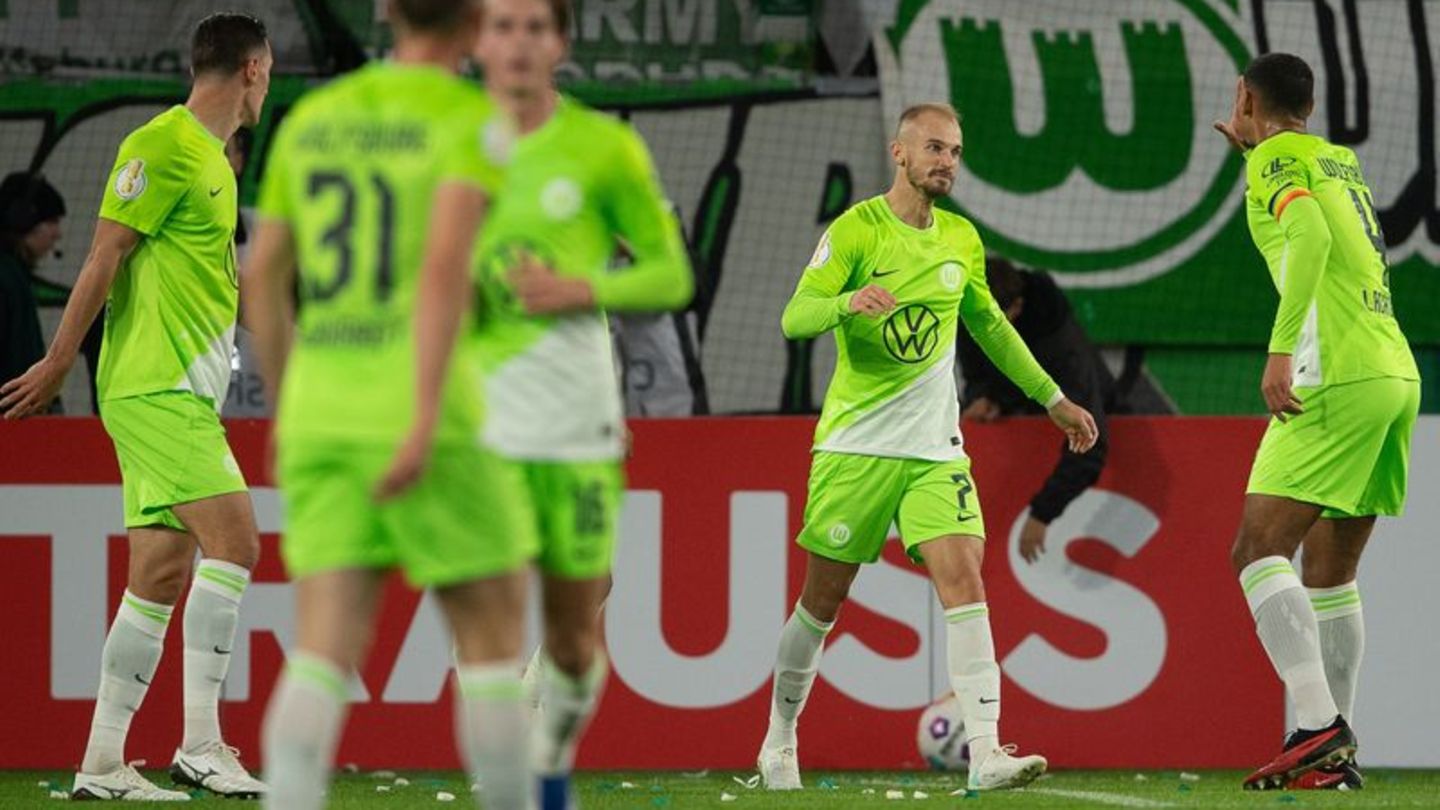 Der VfL Wolfsburg schmiss Pokalverteidiger RB Leipzig aus dem Wettbewerb. Foto: Swen Pförtner/dpa