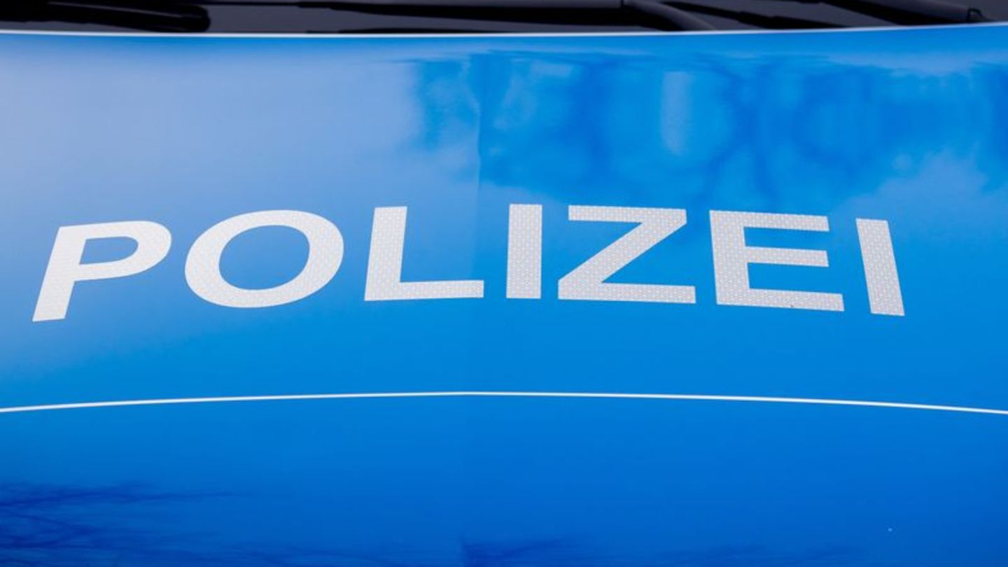 Die Polizei in NRW konnte einen flüchtenden LKW-Fahrer erst mit einer Nagelkette stoppen (Symbolbild). Foto: Christoph Soeder/dp